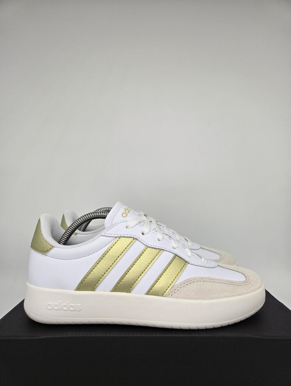 adidas Women's Barreda JR1191 White Gold Metallic Alumina Shoes Size 6 - Picture 3 of 8